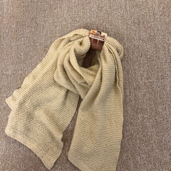 True North scarf - Picture 3 of 3